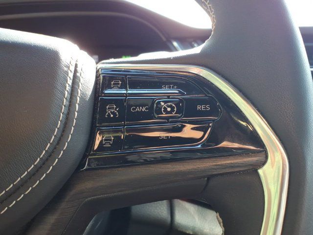 Certified 2023 Jeep Grand Cherokee Overland w/ Luxury Tech Group IV AWD/4WD image 30