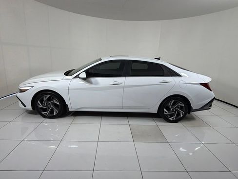 Certified 2025 Hyundai Elantra SEL FWD image 7