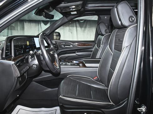 Used 2023 Cadillac Escalade Premium Luxury AWD/4WD image 46