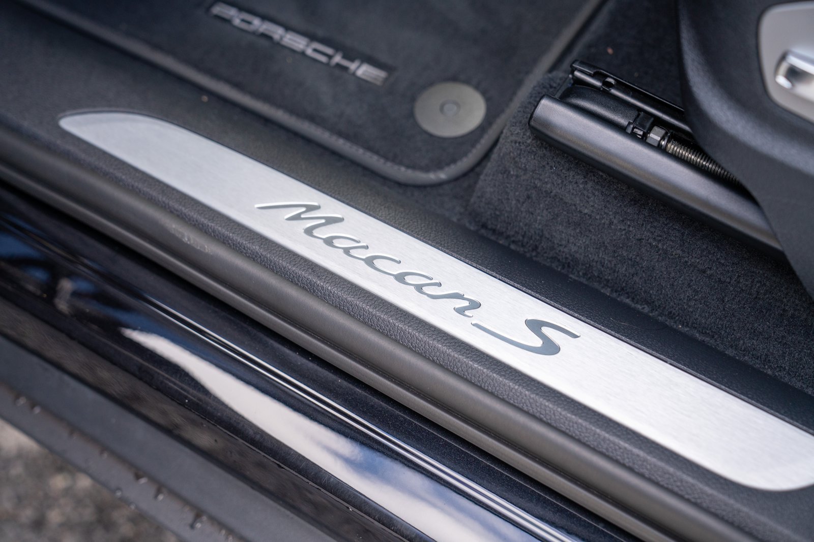Certified 2023 Porsche Macan S AWD/4WD image 12