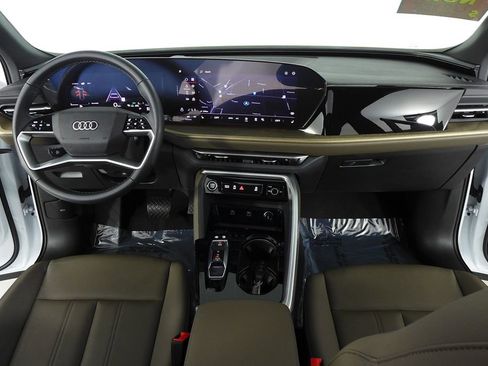 Used 2025 Audi Q5 Premium w/ Convenience Package image 25