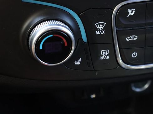Used 2020 Chevrolet Traverse LT FWD image 25