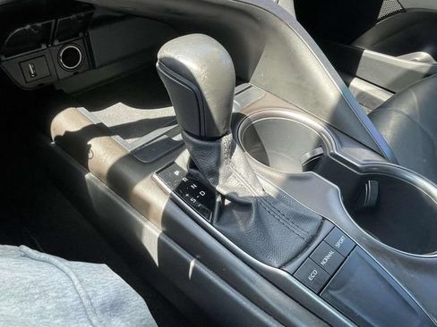 Used 2023 Toyota Camry SE FWD image 31