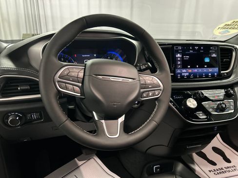 New 2027 Chrysler Pacifica Select w/ Family Tech Group FWD image 13