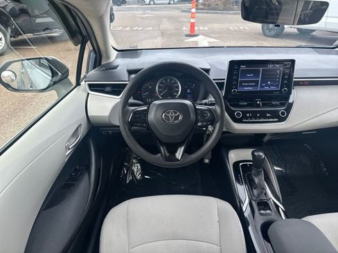 Used 2021 Toyota Corolla LE FWD image 11