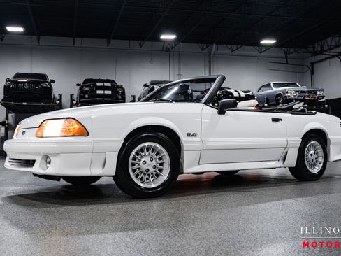 Used 1990 Ford Mustang GT image 1