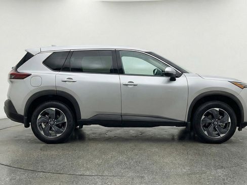 Used 2025 Nissan Rogue SV FWD image 11