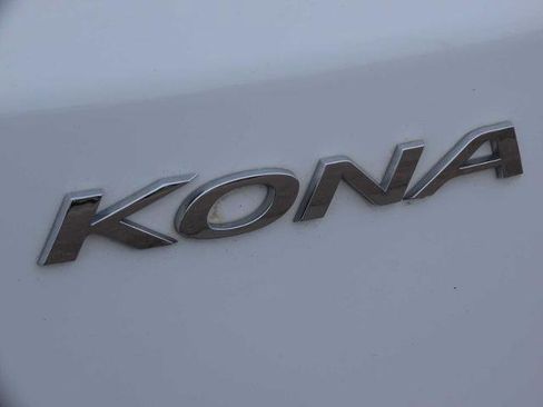 Used 2023 Hyundai Kona SE image 12