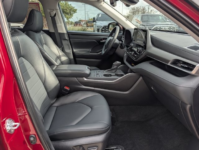 Certified 2026 Toyota Highlander XLE AWD/4WD image 35