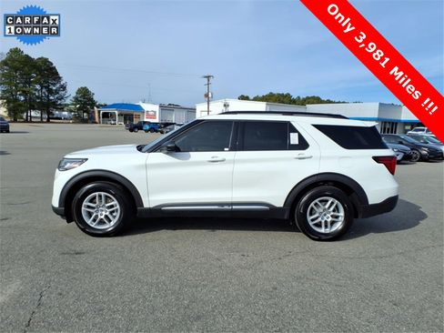 Used 2025 Ford Explorer Active w/ Active Comfort Package image 2