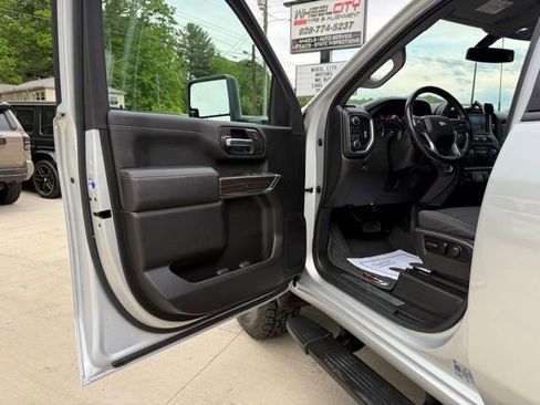 Used 2023 Chevrolet Silverado 2500 LT w/ Convenience Package AWD/4WD image 17