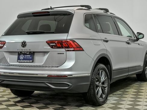 Certified 2022 Volkswagen Tiguan SE w/ Panoramic Sunroof Package image 7
