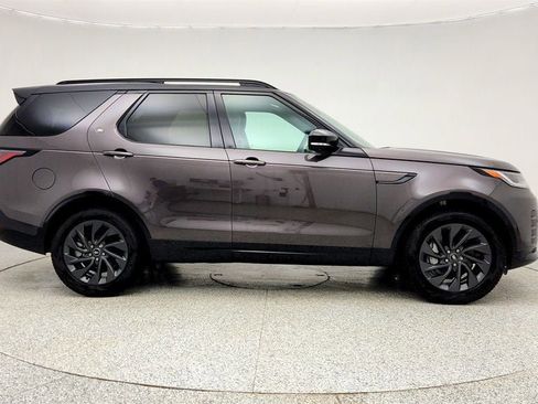 Used 2024 Land Rover Discovery Dynamic SE image 4