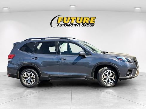 Used 2022 Subaru Forester Premium AWD/4WD image 3