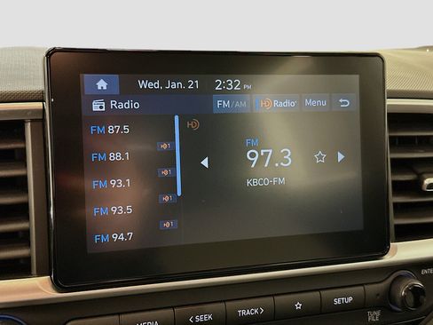 Used 2025 Hyundai Venue SEL image 21