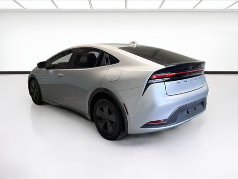 Used 2023 Toyota Prius LE FWD image 6