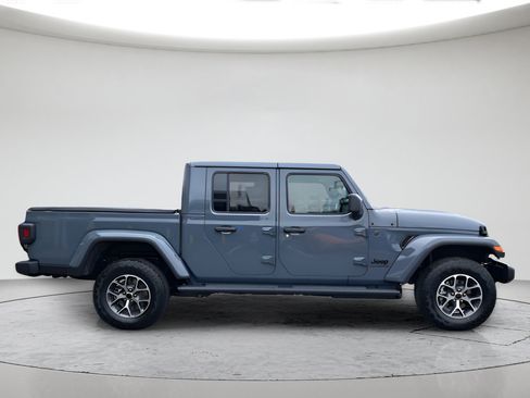 New 2026 Jeep Gladiator Sport AWD/4WD image 2
