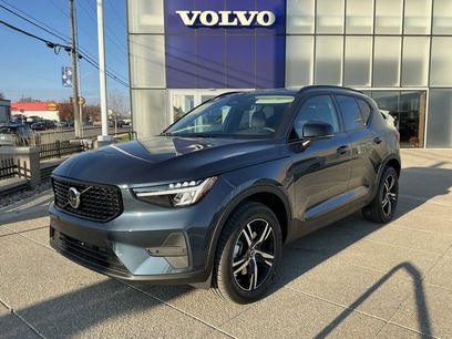 New 2026 Volvo XC40 B5 Core w/ Climate Package
