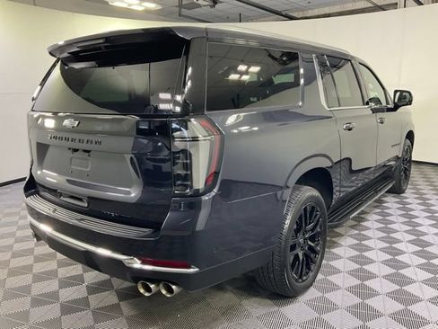 Used 2025 Chevrolet Suburban Premier AWD/4WD image 8