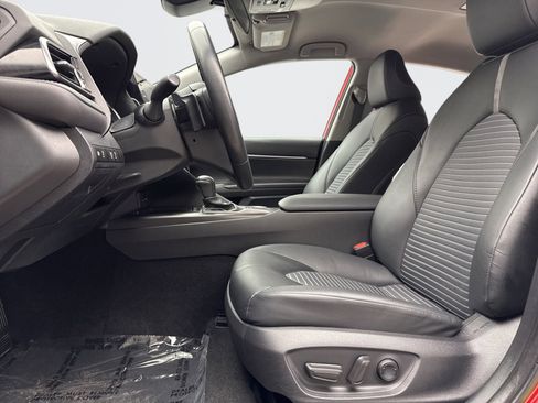 Used 2024 Toyota Camry SE image 11