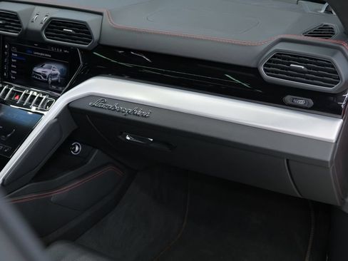 Used 2021 Lamborghini Urus AWD/4WD image 45