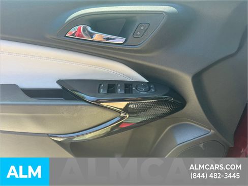 Used 2025 Chevrolet Trax LT FWD image 26