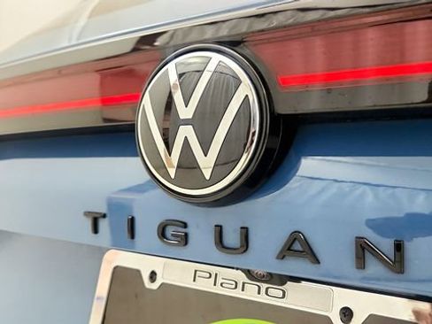 Used 2025 Volkswagen Tiguan SE R-Line FWD image 38