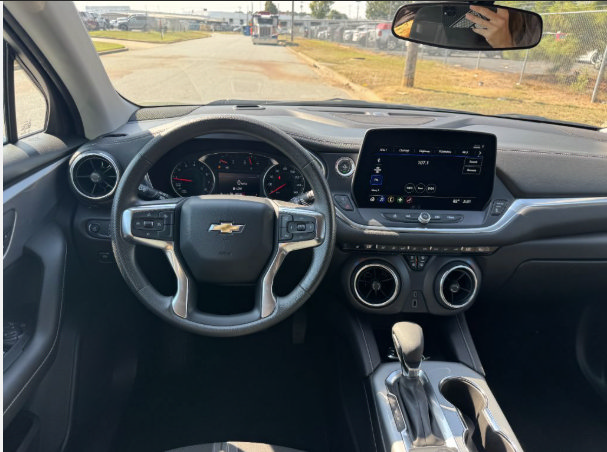 Used 2025 Chevrolet Blazer LT FWD image 13