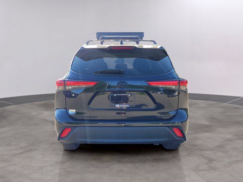 Used 2022 Toyota Highlander XLE AWD/4WD image 31