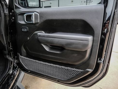 Used 2025 Jeep Wrangler Sport AWD/4WD image 41