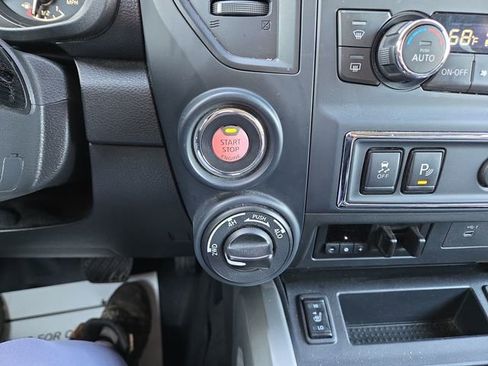 Used 2024 Nissan Titan SV w/ SV Convenience Package AWD/4WD image 22