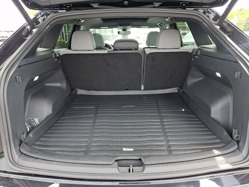 Certified 2024 Volkswagen Atlas Cross Sport SEL R-Line AWD/4WD image 29