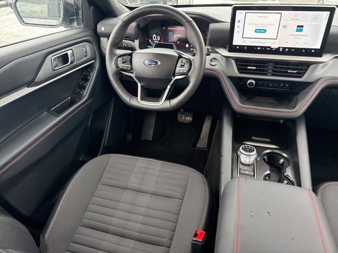 Used 2025 Ford Explorer ST-Line image 11