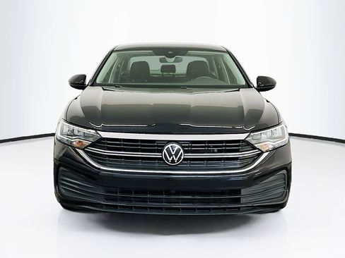 Used 2024 Volkswagen Jetta SE image 2