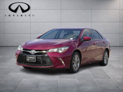 Used 2016 Toyota Camry SE image 1