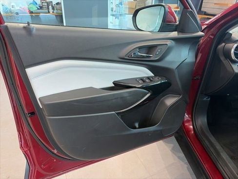 Used 2025 Chevrolet Trax LT w/ LT Convenience Package image 20