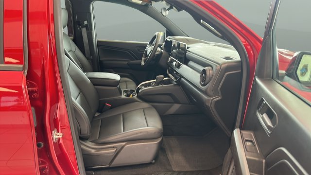 Used 2024 Chevrolet Colorado Trail Boss w/ Advanced Trailering Package AWD/4WD image 17