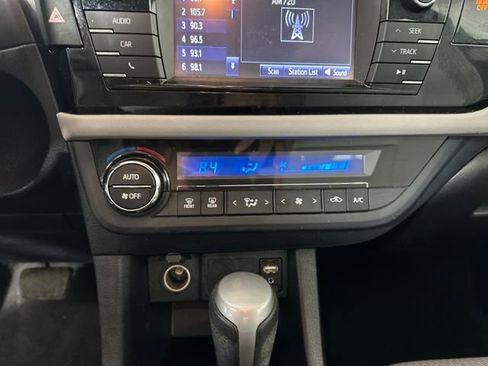 Used 2016 Toyota Corolla LE image 23