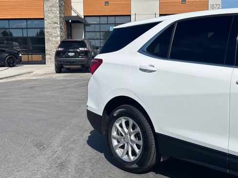 Used 2020 Chevrolet Equinox LT AWD/4WD image 3