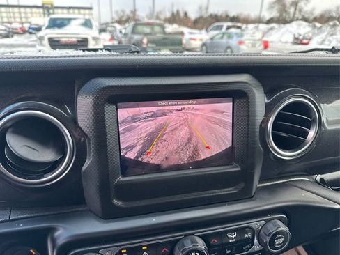 Used 2021 Jeep Wrangler Unlimited Sahara image 25