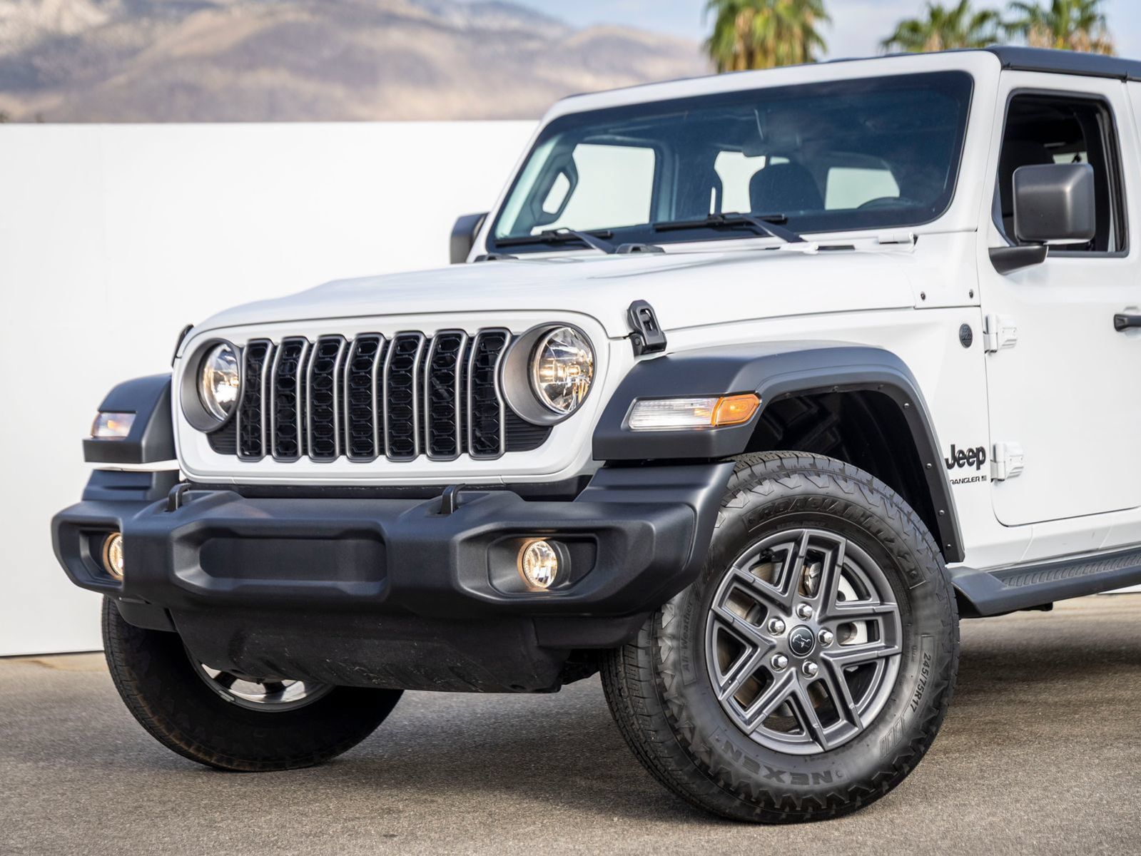 Used 2025 Jeep Wrangler Unlimited Sport AWD/4WD image 2
