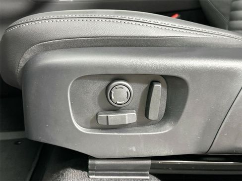 Certified 2025 Land Rover Discovery Sport Dynamic SE AWD/4WD image 13