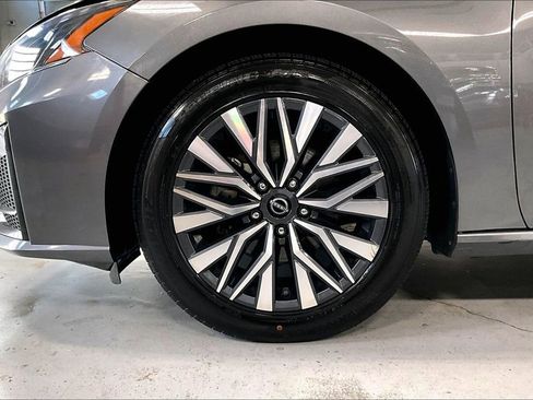 Certified 2024 Nissan Altima 2.5 SV image 8