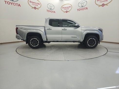 Used 2024 Toyota Tacoma TRD Sport image 3