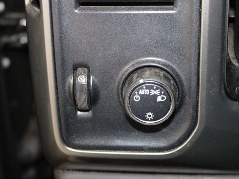 Used 2018 Chevrolet Silverado 1500 LT image 35