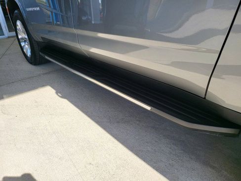 Used 2023 Chevrolet Suburban Premier image 30