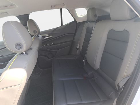Used 2025 Chevrolet Trax ACTIV w/ Sunroof Package FWD image 14