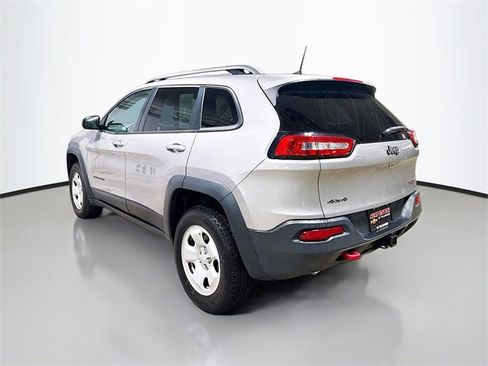 Used 2018 Jeep Cherokee Trailhawk w/ Cold Weather Group image 9
