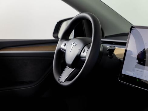 Used 2024 Tesla Model Y Long Range AWD/4WD image 26