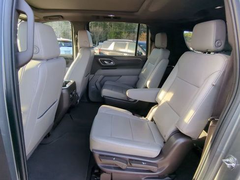 Used 2022 Chevrolet Suburban LT w/ LT Signature Package image 38